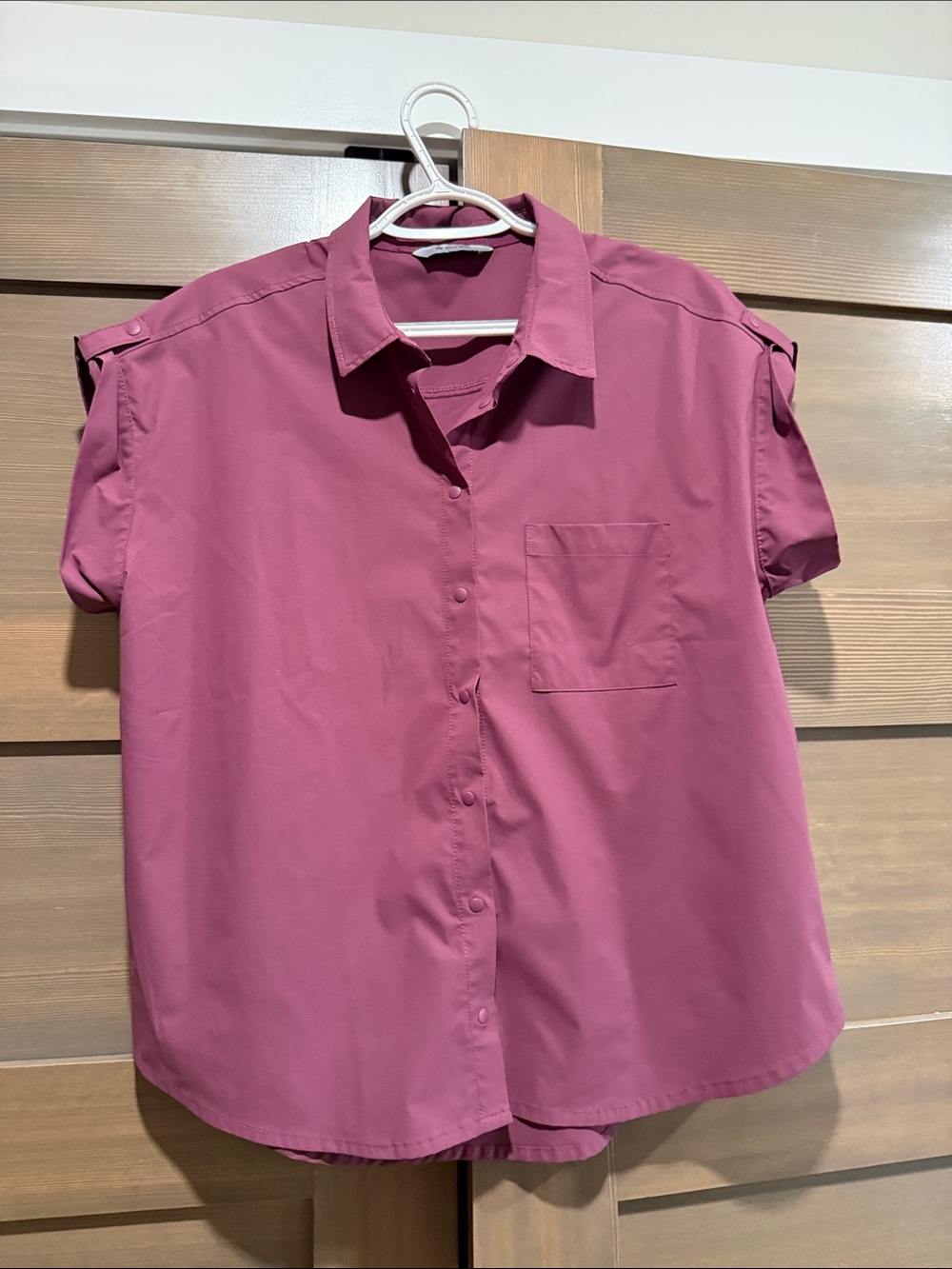 windriver Short-Sleeve Button-Down Shirt in Berry light material